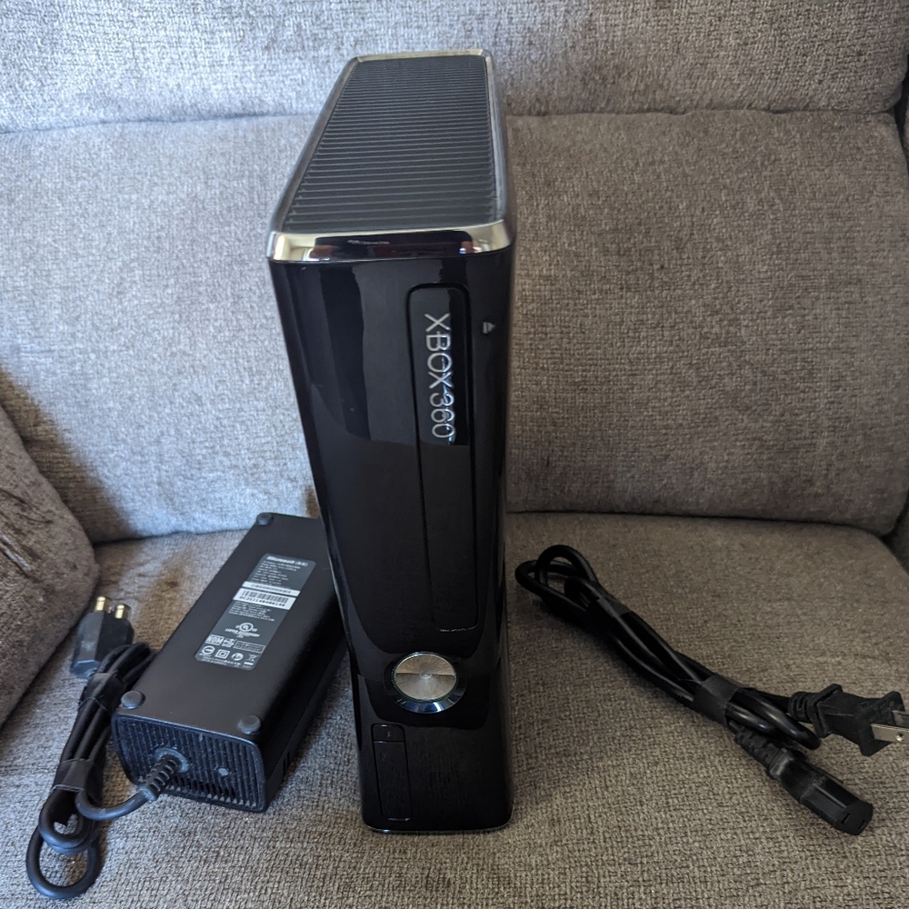 Xbox 360S console 250GB